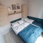 - Bursztynova 13 *