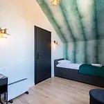 Lodge - Bursztynova 13