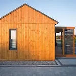 - Bursztynova 13 *