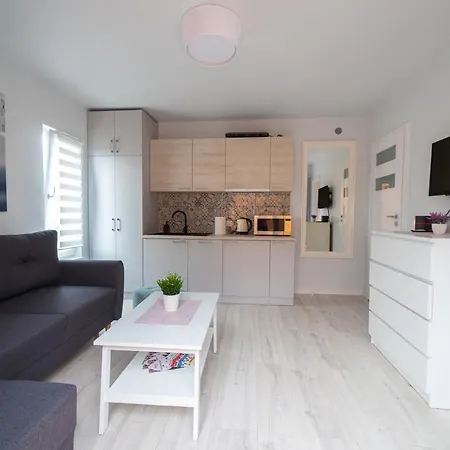 - Bursztynova 13 * Łeba