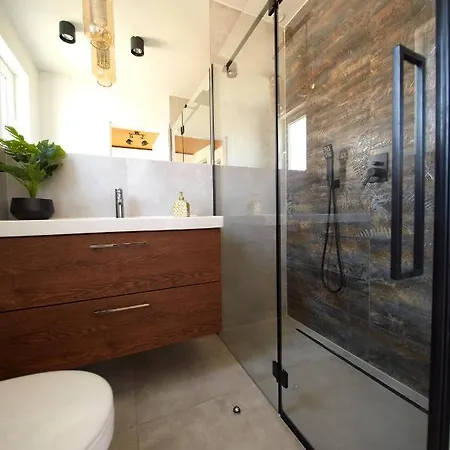 - Bursztynova 13 Gerendaház