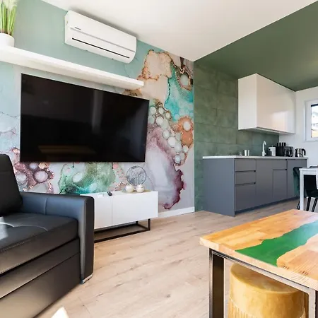 - Bursztynova 13 * Łeba