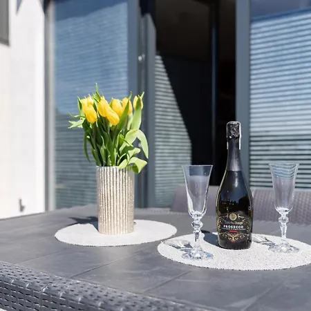 Lodge - Bursztynova 13