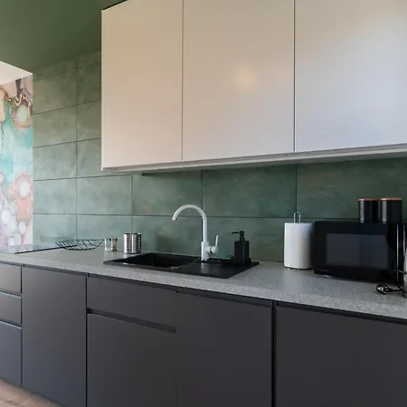 - Bursztynova 13 Gerendaház *