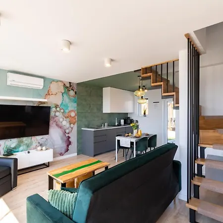 - Bursztynova 13 Lodge *