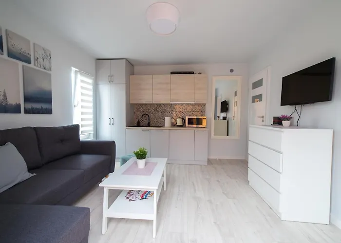 - Bursztynova 13 * 莱鲍