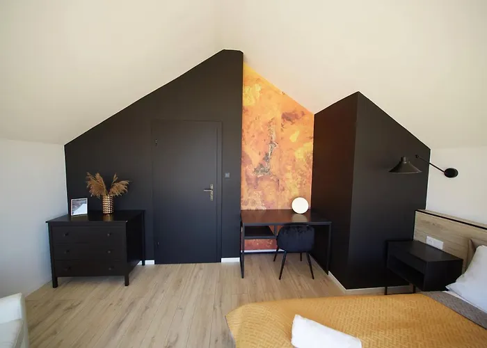 - Bursztynova 13 山林小屋 *