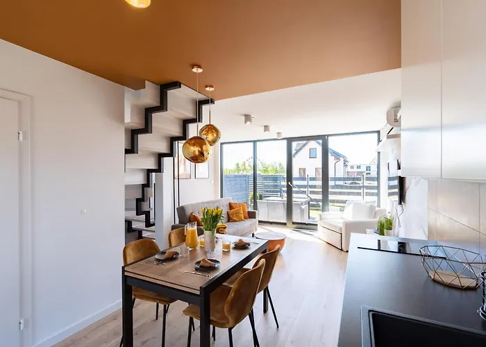 - Bursztynova 13 * Łeba