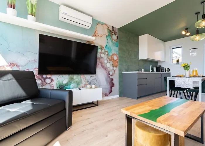 - Bursztynova 13 * Łeba