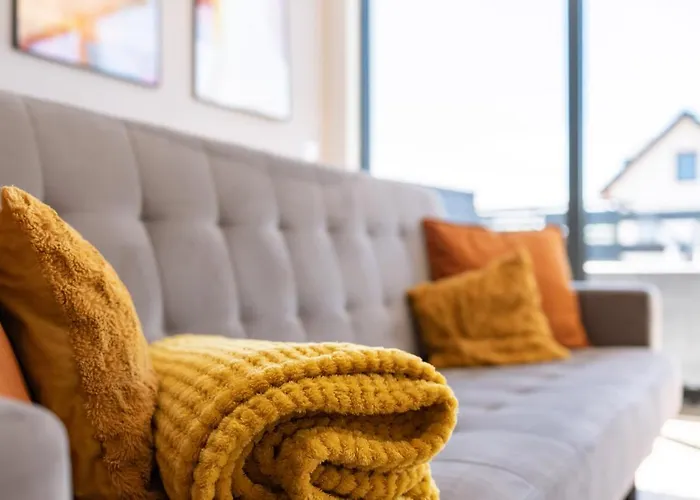 - Bursztynova 13 * 莱鲍