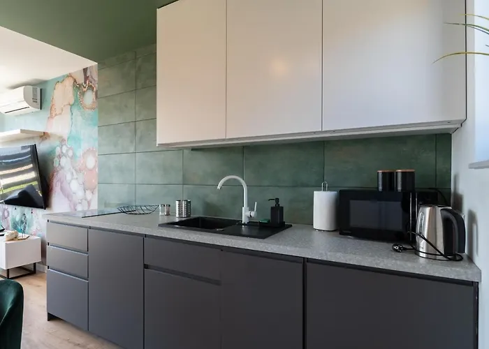 - Bursztynova 13 Lodge *