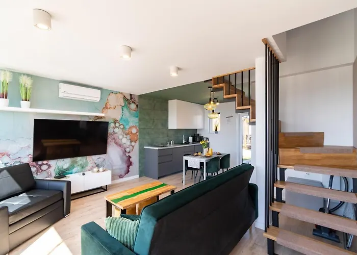 - Bursztynova 13 山林小屋 *