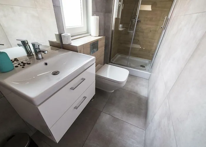 - Bursztynova 13 山林小屋